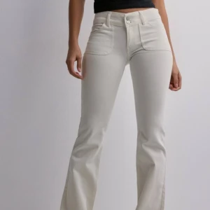 Vita lågmidjade jeans - Från Nelly 🩷