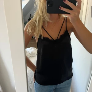 Svart spetslinne - Knappt använt 