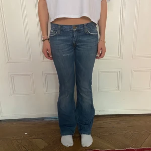 Low waist jeans - Säljer dessa snygga jeans som jag köpt second hand! Märket är Fornarina💕