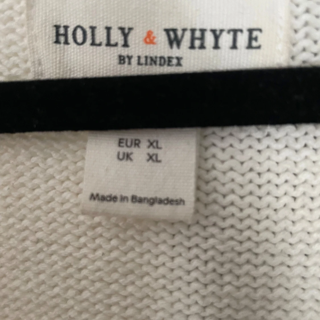 Fin tröja från Lindex märke HOLLY WHITE - 90