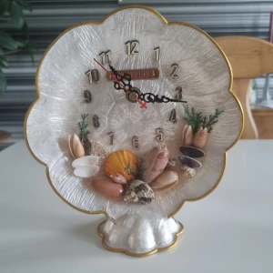 Bordsklocka - Fungerande bordsklocka, köpt i Filippinerna.