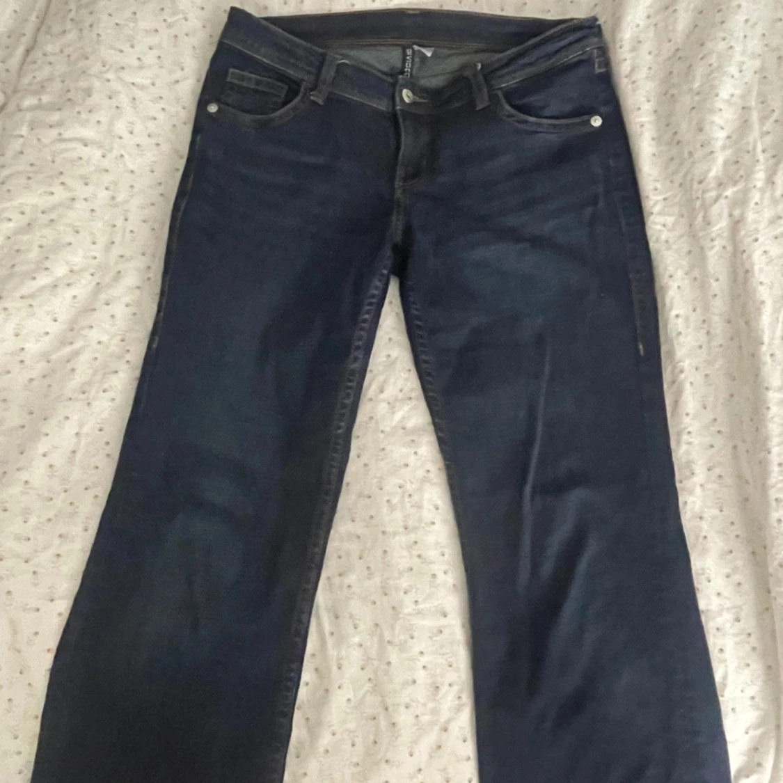 low waist bootcut jeans från h&m - 90