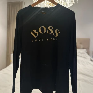 Hugo boss - Långärmad Hugo boss tröja för som passar både kvinnor och män 