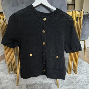 Svart fin tröja  - Använd 1 gång . Skriv privat för bilder på