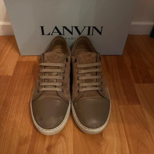 Lanvin skor  - Säljer dessa Lanvins i storlek 42. Fint skick. Box, två dustbags och extra skosnören medföljer.