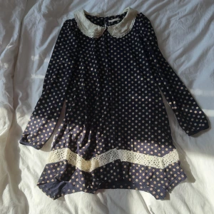 prickig klänning  - sparsamt använd 