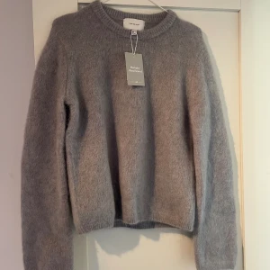 Ny Mohairtröja - En supersnygg oanvänd mohairtröja ifrån HM. Storlek M men skulle absolut säga att den även passar en S😊