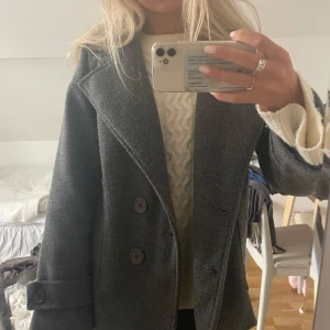 design by si kappa  - jättefin kappa från design by si💓 slutsåld på hemsidan!  Storlek xs/s  pris kan diskuteras 