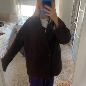 Brun kappa  - Så fin brun kort kappa i bra skick! 🤎stor i storleken 