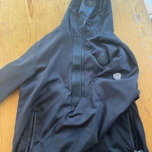 Monclear windbreaker - Storlek m. Använd  Autentiskt 