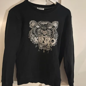Kenzo tröja  - Helt ok skick.  Passar både kille och tjej 