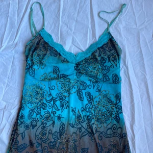 klänning - så vacker mönstrad klänning i storlek L