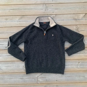 Morris | Zip - Skön Morris Zip! | Fint skick utan defekter! | Etiketten säger M men sitter mer som XXS-XS, passar både dam och herr. | Ställ gärna frågor innan du köper!