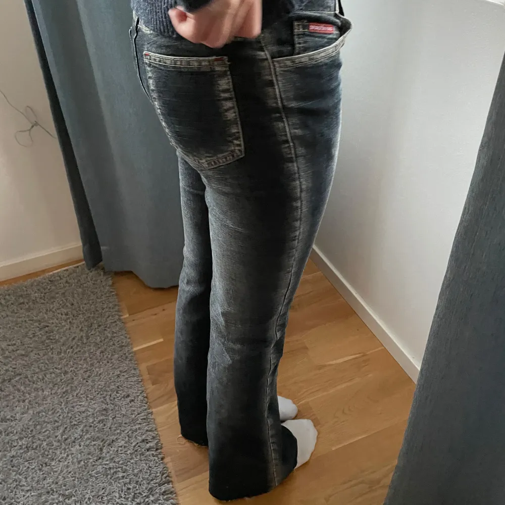 Så snygga unika lågmidjade bootcut jeans w26❣️. Jeans & Byxor.