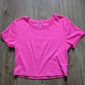 Rosa t-shirt - Rosa tröja från new Yorker stl M bra sick inga hål nypris 70kr