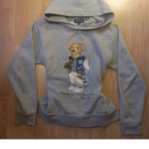 Ralph Lauren tröja - Storlek S ungefär. Säljs för att jag inte använder tröjan. Polo RAULPH Lauren 