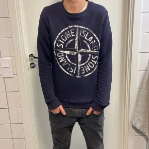 Stone island tröja  - Säljer denna feta Stone island tröjan för endast 299kr skick 7/10 Mvh luxury 