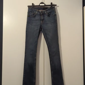 Tiger jeans  - Tiger of Sweden, kate, blå denim, använda men i fint skick. 28/32  Women's mid-waist, super slim fit, bootcut leg, five pocket jeans 10-ounce super stretch