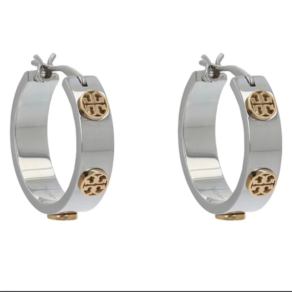 Tory Burch Women's Miller Stud Hoop Earrings i Ny skick. Silver och guld med påse. Accessoarer.