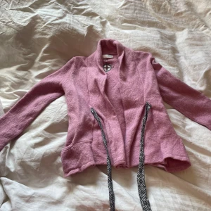 Oddmolly kofta  - En jätte fin kofta som är för liten för mig, 