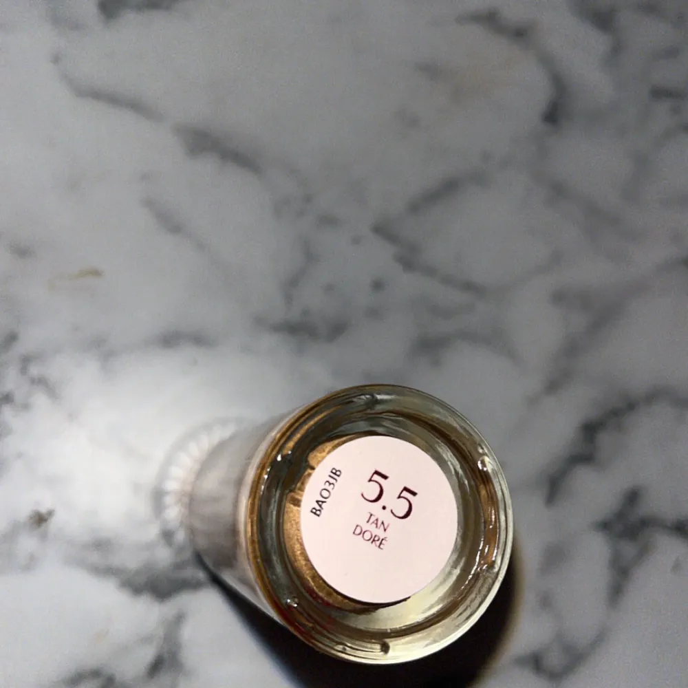 Charlotte Tilbury Hollywood flawless filter i färgen 5,5 tan dope. Säljer då den tyvärr är för mörk för min hudton. Endast testad 🩷Nypris 599kr🩷. Beauty.