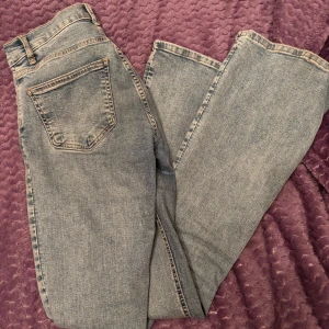 Gina tricot flare jeans  - Flare jeans från Gina säljer pga för små. Så fina, är populära just nu!! Priset kan diskuteras 