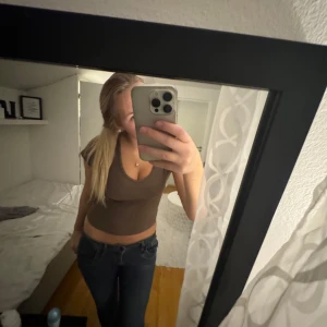 Gullig t-shirt - Jätte gullig t-shirt från Brandy Melville perfekt nu till hösten/julen. One size stl men skulle säga att stl XS/S