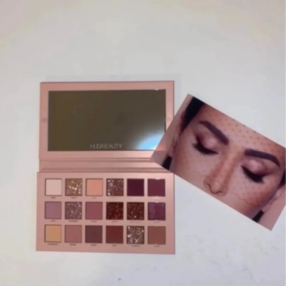 Jättefin sprillans ny ögonskuggspalett i nyskick. Aldrig använd. Jättefina färger men inget som jag haft någon nytta till🌹💄💋 (Nypris 899kr). Beauty.
