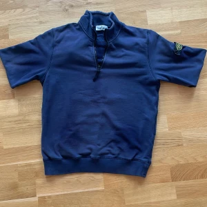 Stone island half zip - Tjena! Säljer nu denna stone island half zipen pris 499 kr kom privat vid intresse.