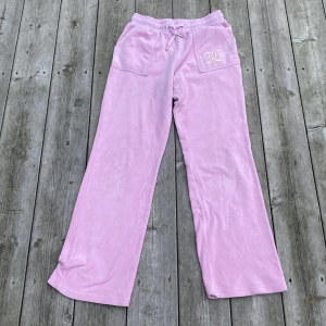 Juicy couture byxor - Storleken är 9-10 år Inga slitningar på dom