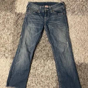 True religion jeans  - Vintage true religion jeans, mått: Midja 36cm Längd 89cm Bredd 22cm Benöppning 18cm