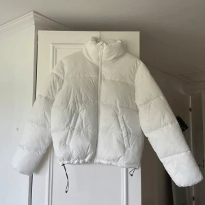 Oanvänd pufferjacka  - Aldrig använd! 