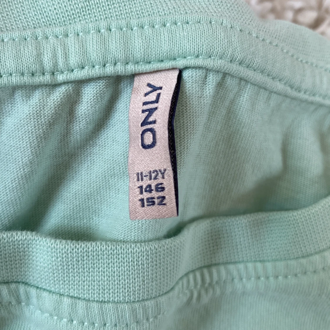 Grön t-shirts från only  - 91