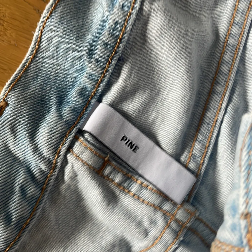 Bra skick litet hål i rumpan men nästan aldrig använda, storlek 32/30. Jeans & Byxor.