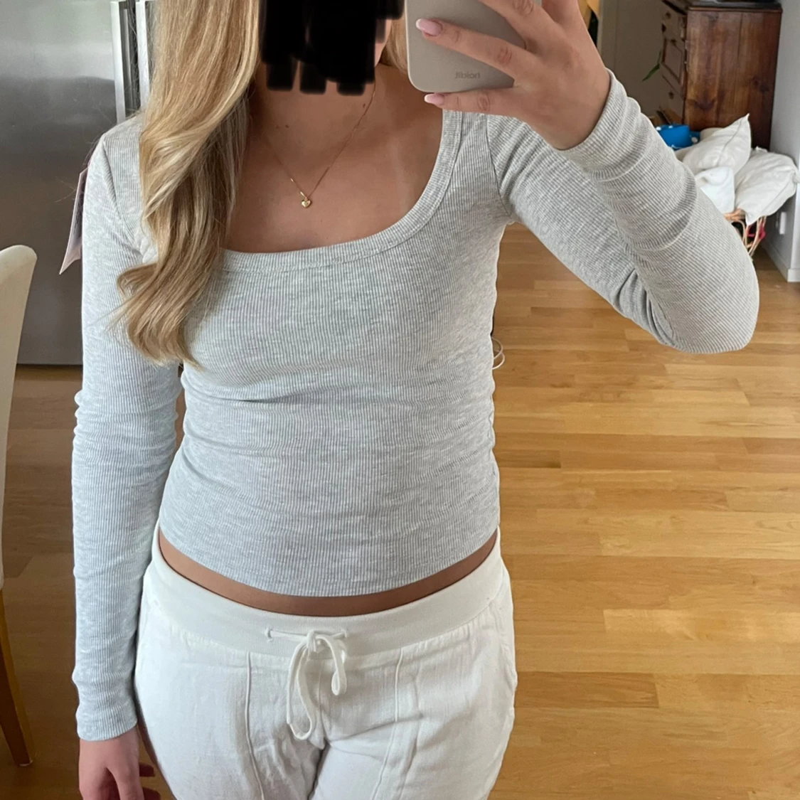 Grå långärmad tröja