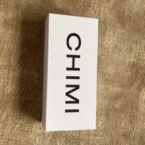 Chimi 04 grey  - Bra skick precis som nya. Låda och icke öppnad rengöringsduk till glasögonen. 