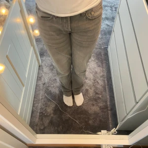 Gråa jeans - Ett par gråa jeans från lager 157 i passformen ICON. Använda mycket men hittar inga defekter från användning❤️