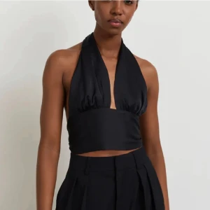 Festtopp ginatricot - Perfekt festtopp från ginatricot. Stl 34. Brukar ha 36. Superfint skick