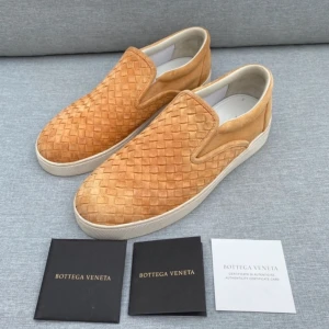 Bottega veneta loafers - Säljer dessa riktigt Grisch bottega veneta loafers med dessa kommer du få alla guzzar 👍👍skick är 10/10 storlek 42,5💯💯kp för minsta lilla fråga