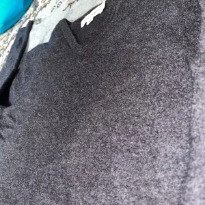 Calvin Klein tröja  - Här har vi en 100% merinoull. Den är i storlek M men skulle säga att den sitter mer som S. Den är mjuk Finn och bekväm . Den går att använda i vardagen eller på ett upp klätt evenemang. Den säljs pga att jag har Växt ur den. Vid intresse skriv