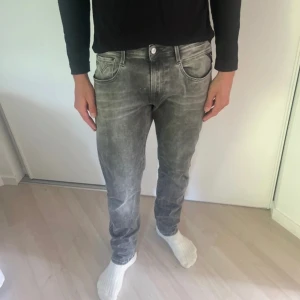 Replay anbass  - Replay anbass 34/32 i fräsch grå culör 