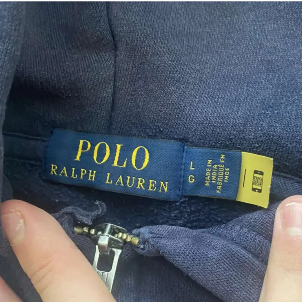 Jag säljer min Ralph lauren hoodie som är i 8/10 i skick och är L. Kan även gå ner i pris vid smidig affär . Hoodies.