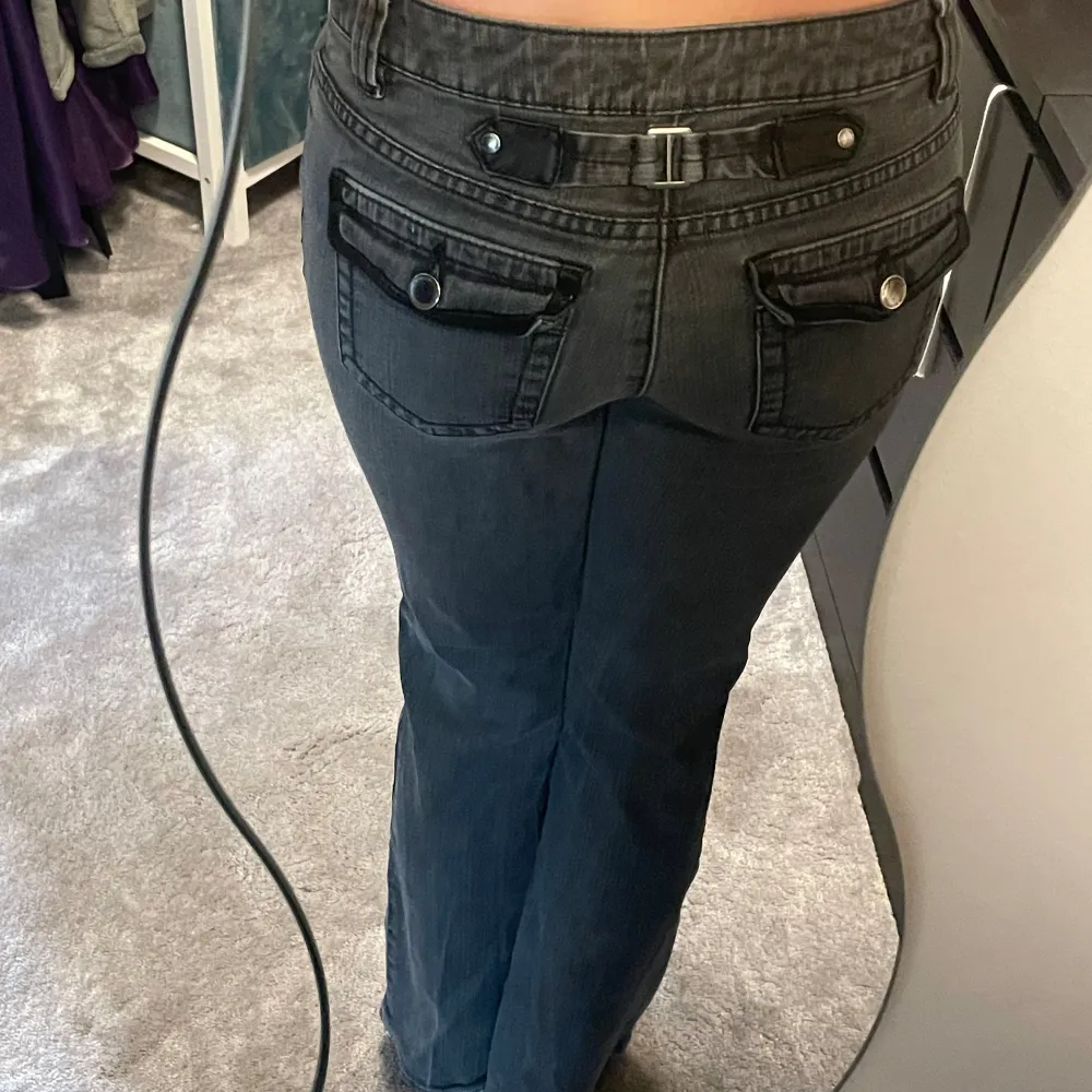 Low waist bootcut/straight jeans. Jag är 172 cm lång☺️. Jeans & Byxor.