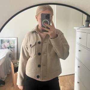 Vero Moda jacka - Jacka/kappa från Vero Moda, fint skick!🍁🍂