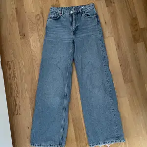 Jeans från Monki i storlek W26.