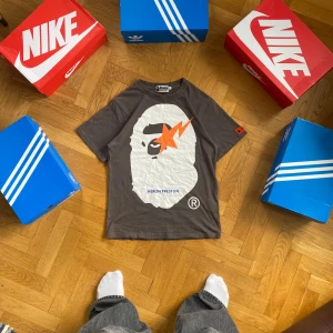 BAPE X HERON PRESTON  - Storlek M   ❗️Sista bilden finns en liten fläck, går säkert att tvätta  💵Retail priset är runt 2500kr 