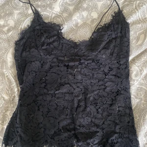 Spetslinne pieces - Sparsamt använt linne från pieces men köpt på Nelly.