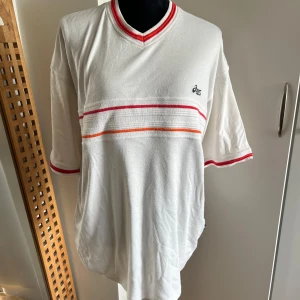 Asics tshirt  - Retro Asics tshirt. Använd men inga hål eller liknande. Herr-storlek S. 