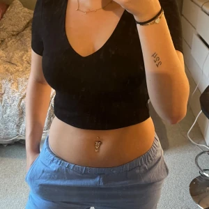 Linnebyxor  - Blå linnebyxor, low waist, raka ben. Annvända fåtal gånger.