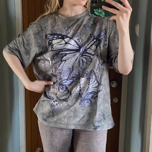 T-shirt - Jättesnygg oversized tisha, aldrig använd